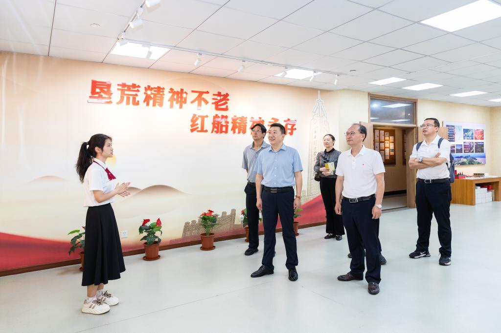 参观台州市大陈岛垦荒精神研究中心
