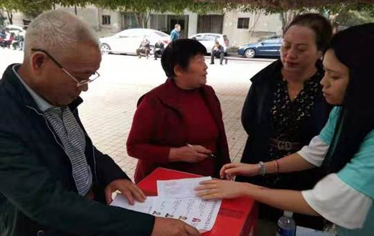 8.关怀老人展党风