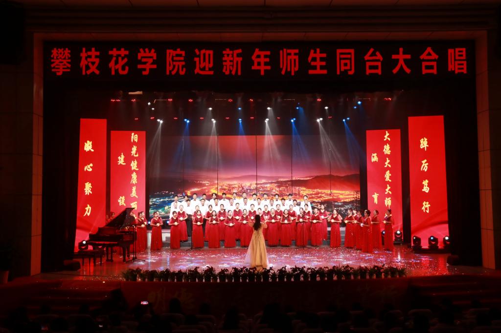 《灯火里的中国》