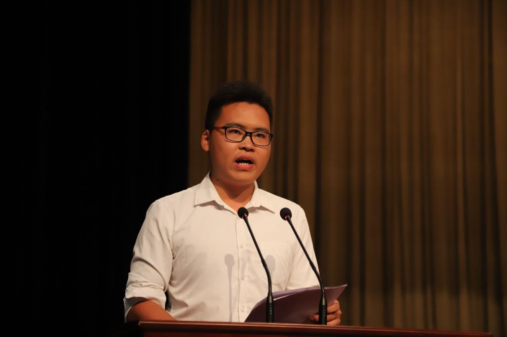 学生代表任家林发言