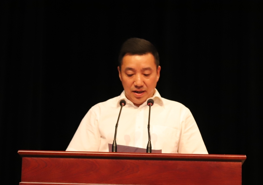 党委副书记胥刚宣读表彰文件